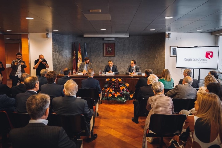 El vicepresidente ha clausurado en Murcia una jornada organizada por el Colegio de Registradores de Murcia