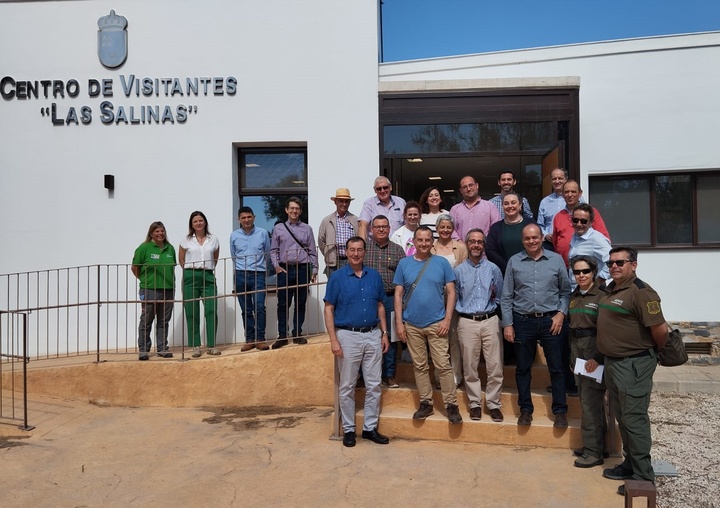 La secretaria autonómica de Energía, Sostenibilidad y Acción Climática, María Cruz Ferreira, en la Junta Rectora del Parque Regional Salinas y Arenales de San Pedro (2)