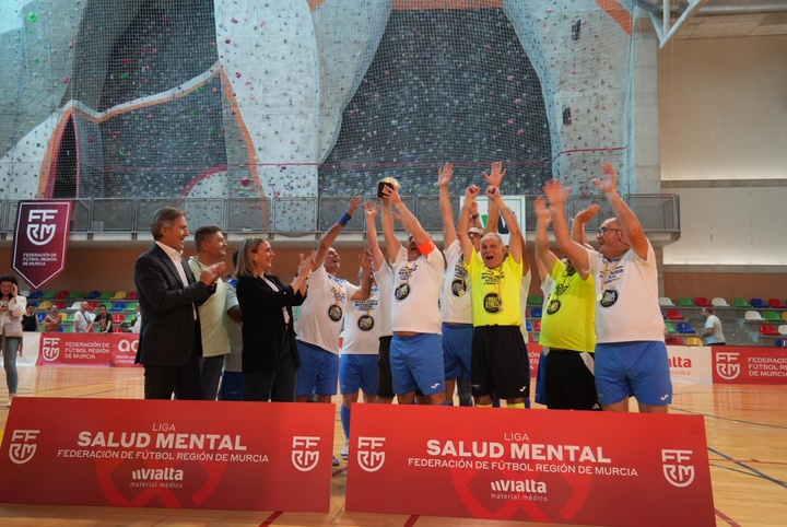 La consejera de Política Social entrega los galardones de la Liga Salud Mental de Fútbol Sala