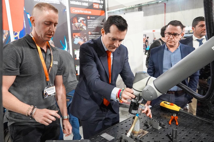 El consejero de Fomento asiste a las II Jornadas Técnicas Industriales y a la I Competición Interregional de Soldadura celebradas en Ifelor
