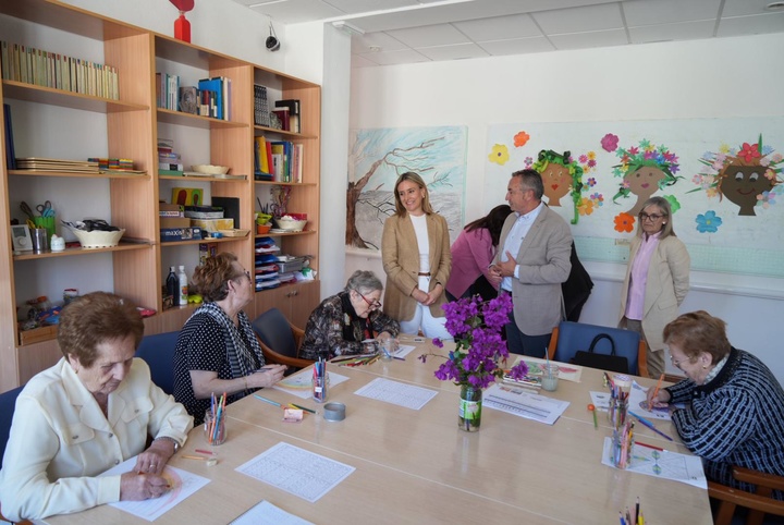 La consejera de Política Social, Familias e Igualdad, Conchita Ruiz, y el alcalde de Moratalla, Juan Pascual Soria, durante su visita al centro de...