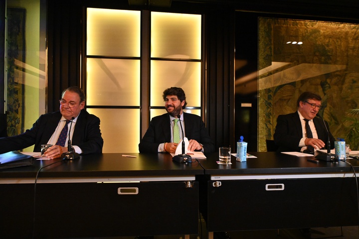 López Miras participa en la Asamblea General de la Mesa del Turismo de España (3)