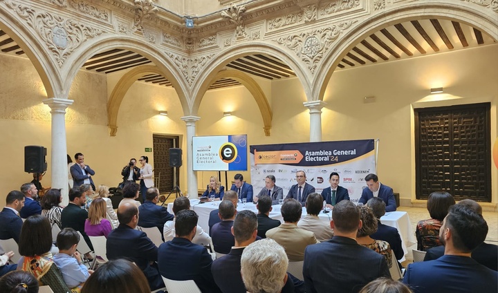 El consejero de Educación, Formación Profesional y Empleo, Víctor Marín, participó, junto con el alcalde de Lorca, Fulgencio Gil, en la Asamblea General Electoral de Guadalentín Emprende 2024.