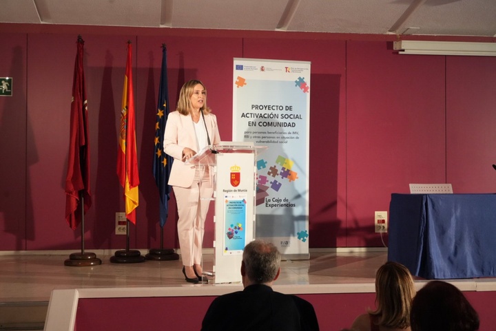 La consejera de Política Social, Familias e Igualdad, Conchita Ruiz, durante la inauguración de la Jornada de activación social 'La Caja de Exper...