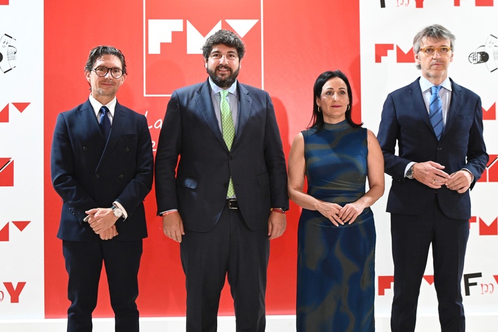 López Miras inaugura la Feria del Mueble de Yecla