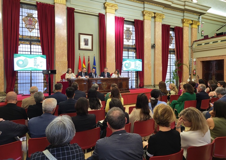 El consejero Juan María Vázquez mantiene que "la comunicación es uno de los mejores instrumentos para avanzar hacia la sostenibilidad"