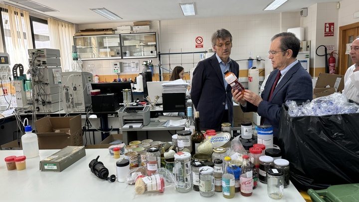 El consejero de Empresa destaca "la excelencia técnica y científica, así como la contribución al avance del sector alimentario", del Centro Tecnológico Nacional de la Conserva y la Alimentación