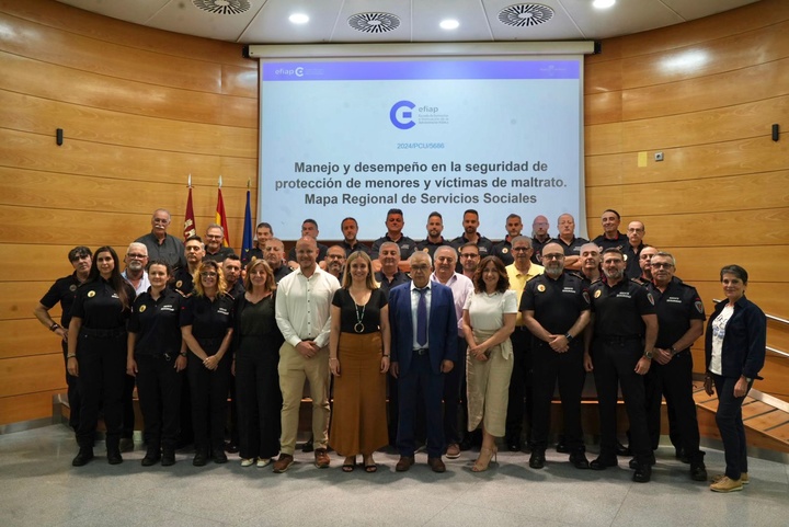 Los agentes de seguridad de la Comunidad se forman en la protección de recursos de atención a menores y víctimas de violencia de género
