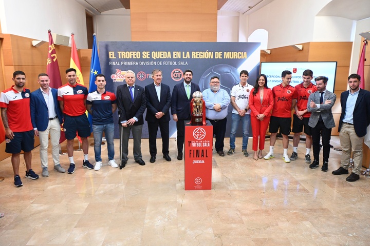 López Miras afirma que la final entre ElPozo Murcia y el Jimbee Cartagena "es un momento histórico para la Región"
