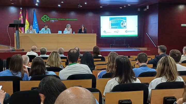 El hospital Reina Sofía elabora un manual para ayudar a los médicos de Atención Primaria a identificar los problemas digestivos más frecuentes entre sus pacientes