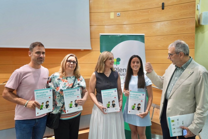 La consejera de Política Social, Familias e Igualdad, Conchita Ruiz, durante la presentación de la guía de primeros auxilios en lectura fácil para personas con discapacidad intelectual (2)