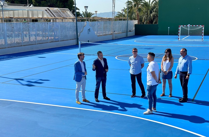 El director general de Deportes, Fran Sánchez, y el alcalde de Abanilla, José Antonio Blasco, durante el reestreno de las instalaciones remozadas.