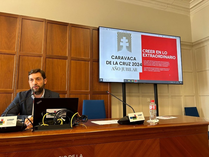 El director del Instituto de Turismo, Juan Francisco Martínez, durante su intervención en los cursos de verano de la Universidad Menéndez Pelayo.