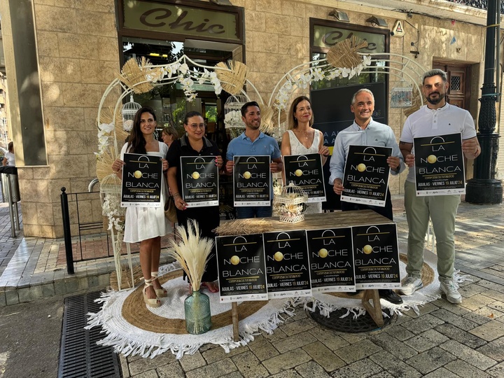 'La Noche Blanca de Águilas' impulsa y fomenta el comercio de proximidad de la localidad