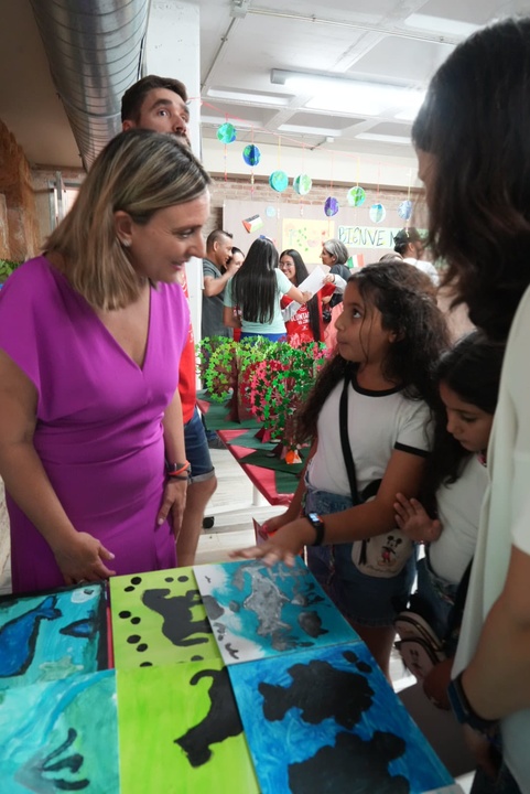 La consejera de Política Social, Familias e Igualdad, Conchita Ruiz, durante la entrega de diplomas del campamento urbano organizado por FADE.