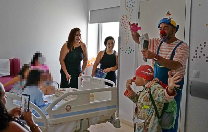 Diferentes asociaciones llenan de actividades el verano de los niños ingresados en la Arrixaca