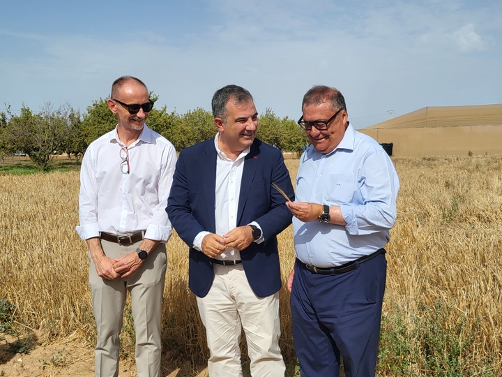 El consejero de Medio Ambiente visita la Estación Experimental Agroalimentaria Tomás Ferro