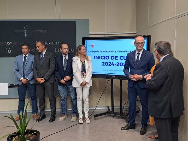 El consejero de Educación y Formación Profesional, Víctor Marín, presenta las novedades del inicio de curso 2024-2025 2