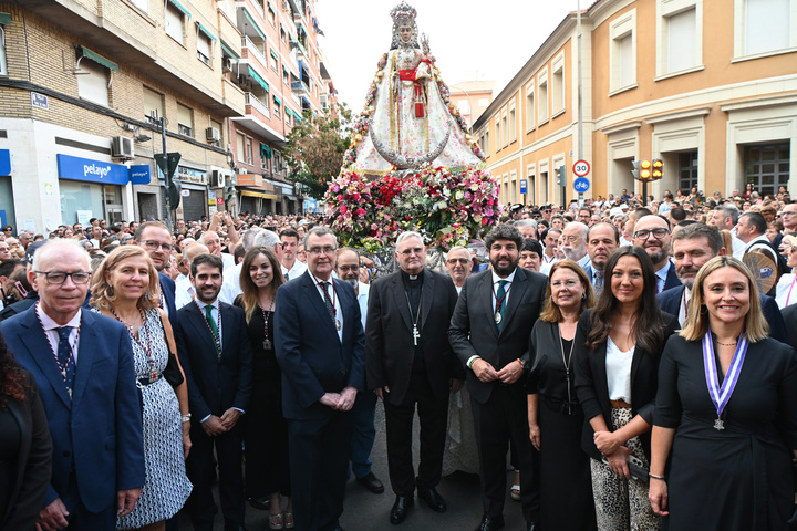 El presidente de la Comunidad, Fernando López Miras, asiste a la misa de despedida de Nuestra Señora la Virgen la Fuensanta, tras la que se procede al traslado a su santuario de la patrona de Murcia en romería.