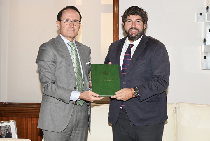El presidente López Miras se reúne con el Fiscal Superior de la Región de Murcia, José Luis Díaz Manzanera