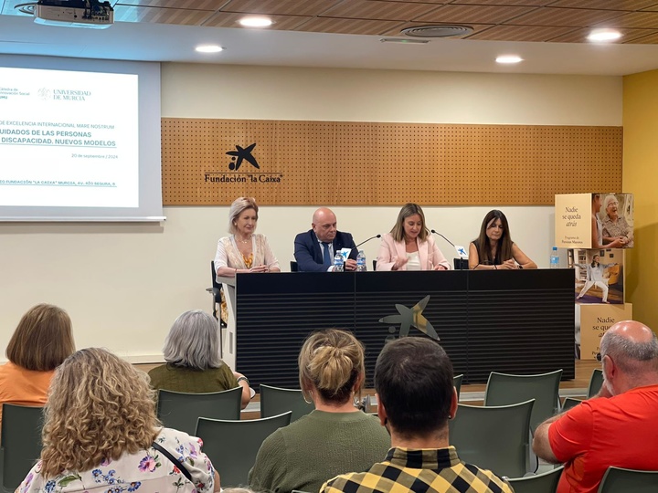 La consejera de Política Social, Conchita Ruiz, durante la clausura de la Jornada sobre inclusión y cuidados de las personas mayores con discapacidad