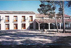Finca Castillo de Luzón. Vista de la fachada principal del complejo de ocio