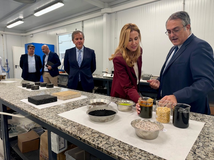 La consejera de Empresa visita el Centro Tecnológico de la Construcción y destaca el trabajo que realiza para "impulsar la competitividad y la sostenibilidad en el sector"