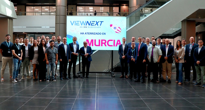 El consejero de Economía, Hacienda, Fondos Europeos y Transformación Digital, Luis Alberto Marín, durante la inauguración de las oficinas de la tecnológica Viewnext en la Región