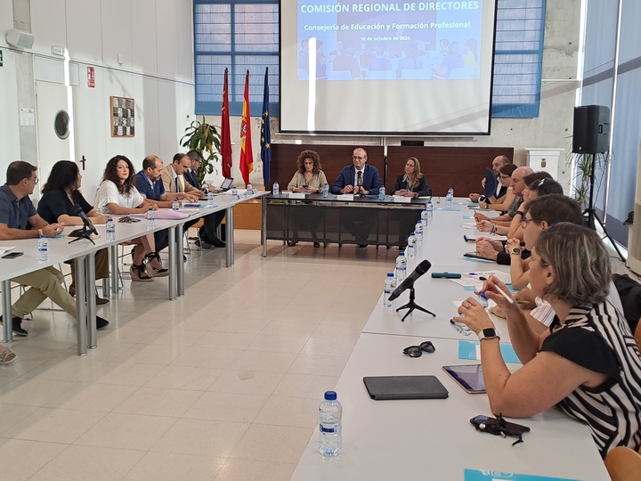 El consejero de Educación preside la primera comisión de directores de Secundaria y de Primaria del curso