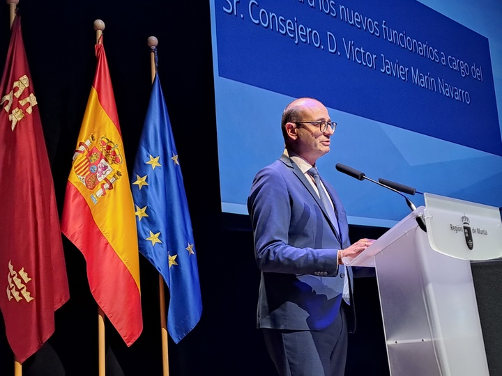 El consejero de Educación da la bienvenida a 800 funcionarios docentes en prácticas