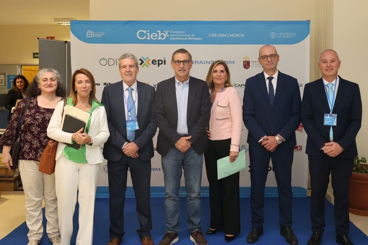 El Gobierno regional apuesta por la enseñanza bilingüe (1)