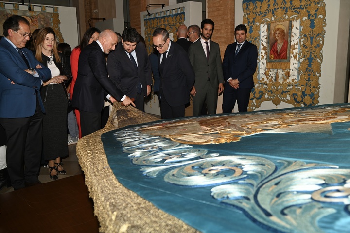 La exposición sobre el lorquino Francisco Cayuela "ensalza el sentimiento y patrimonio" de la Semana Santa de Lorca