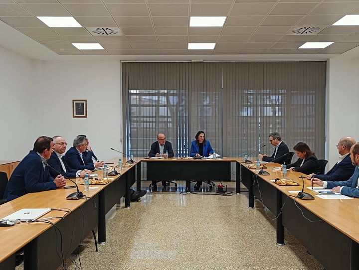 Rubira se reúne con representantes del sector del porcino en la Región de Murcia y destaca el uso de las mejores técnicas disponibles en la cadena de producción