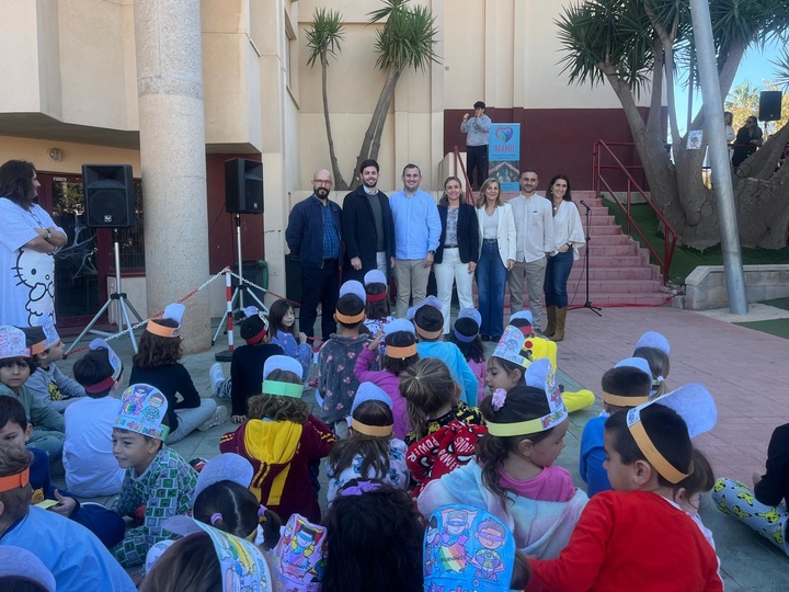 La consejera de Política Social, Familias e Igualdad, Conchita Ruiz, durante la Jornada 'Día del Pijama', del centro educativo 'La Vaguada' (1)