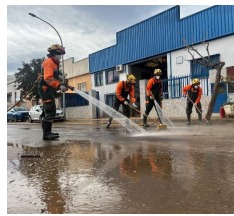 Efectivos del dispositivo de la Región trabaja en el Polígono Industrial Alquería-La Mina ubicado en Paiporta.