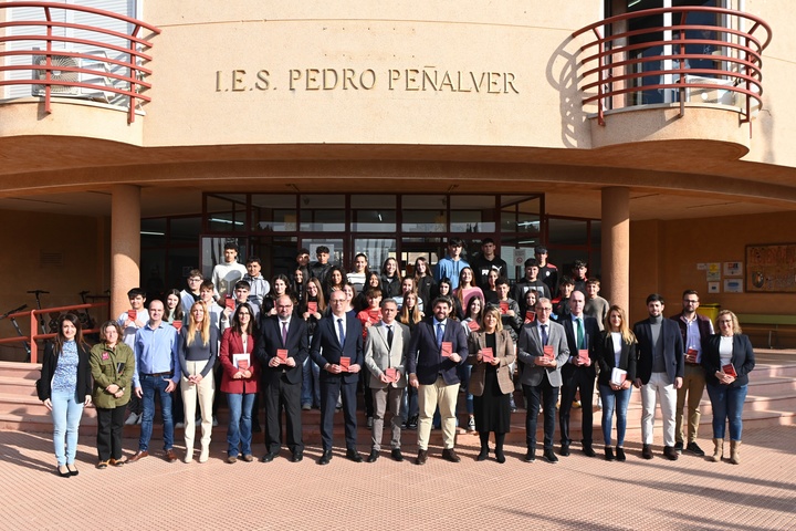 López Miras visita a alumnos de El Algar que cursan la asignatura optativa sobre la Constitución Española (3)