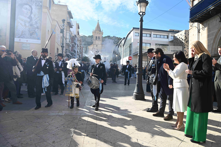 López Miras asiste a la bajada de la patrona de Yecla y celebra "el trabajo bien hecho" para que las Fiestas de la Virgen ya sean de Interés Turístico Internacional (2)