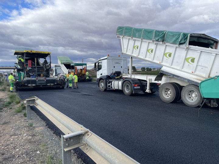 Imágenes de las obras que se realizan en la autovía RM-2 (2)