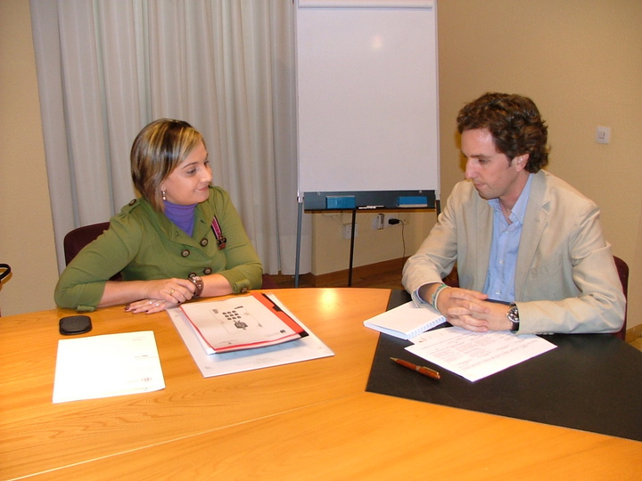 La directora del Instituto de la Juventud, Verónica López, y el director del Injuve, Gabriel Alconchel