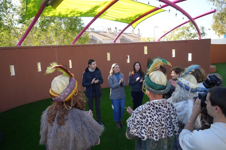 La consejera de Política Social, Familias e Igualdad, Conchita Ruiz, durante su visita al centro para personas con discapacidad de Churra (2 de 3)