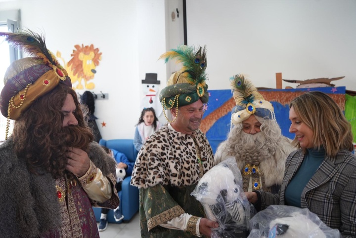 La consejera de Política Social, Familias e Igualdad, Conchita Ruiz, durante su visita al centro para personas con discapacidad de Churra (3 de 3)