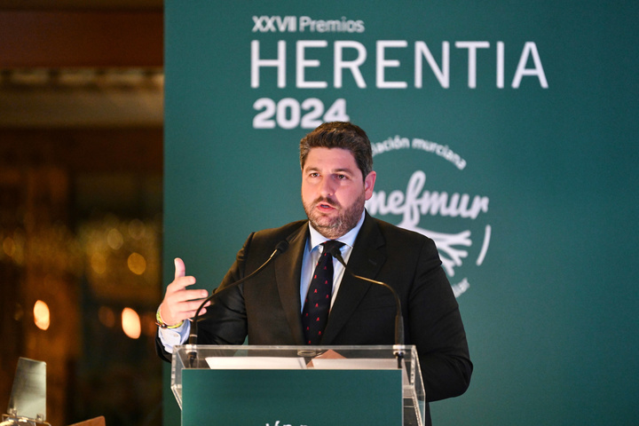 López Miras clausura los Premios Herentia de Amefmur y destaca que las empresas y emprendedores "mantienen el latido de la Región" (2)