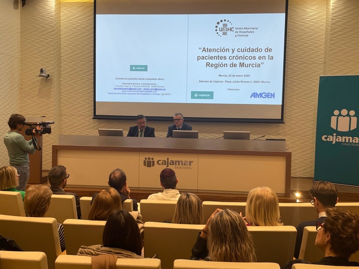 La Unión Murciana de Hospitales y Clínicas abordan la atención al paciente crónico en una jornada que inauguró el consejero de Salud