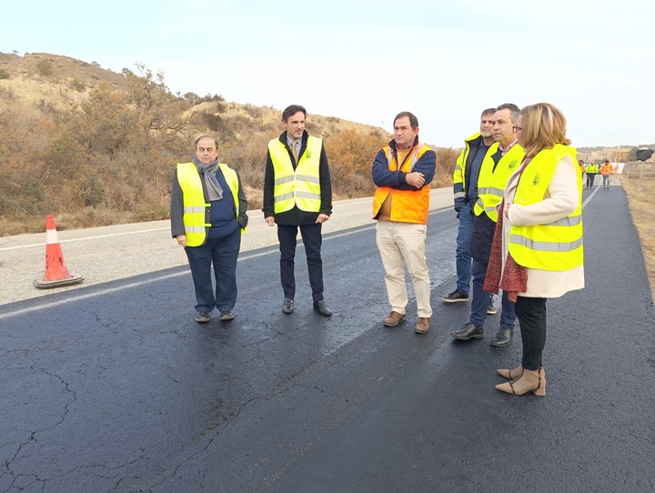 El consejero de Fomento e Infraestructuras y el alcalde de Abanilla visitan la obra de rehabilitación del firme en un tramo de 6,3 kilómetros.(2)