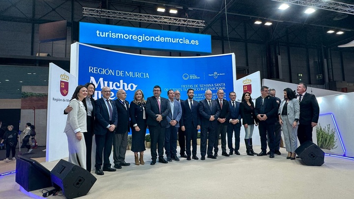 Representantes de ayuntamientos y cofradías de las seis Semanas Santas de Interés Turístico Internacional