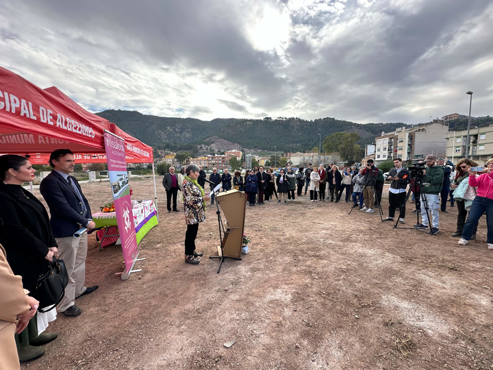 El consejero de Fomento e Infraestructuras, Jorge García Montoro, visita el solar donde se ubicará el residencial de 'La Rosaleda', un modelo de 'cohousing' que se incluirá en el nuevo decreto de vivienda asequible (2)