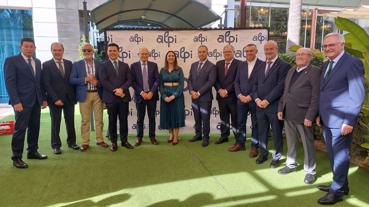 La consejera Sara Rubira destaca el trabajo de los socios de la S.A.T. San Cayetano para convertirla en una de las principales empresas del sector en sus 50 años de historia