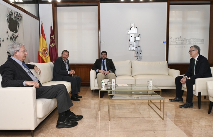 López Miras recibe al nuevo presidente de la Asociación Española contra el Cáncer de la Región de Murcia