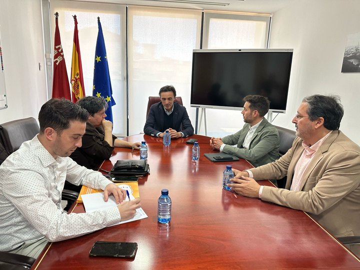 La Consejería de Fomento expone a FAMDIF las modalidades de vivienda colaborativa que incluirá la nueva normativa regional de vivienda asequible (1)
