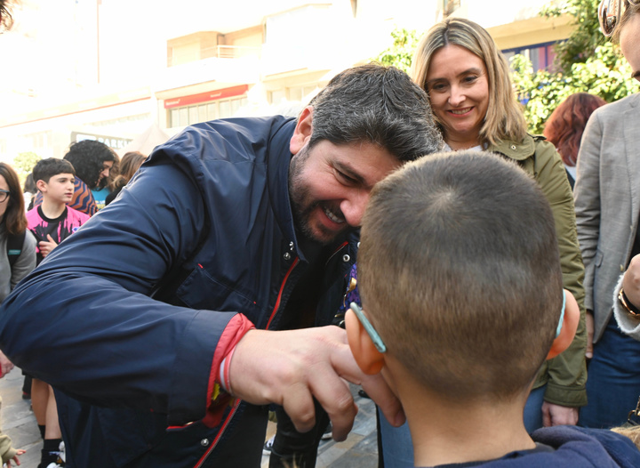 El presidente de Comunidad, Fernando López Miras, en el acto organizado por la Asociación de Familiares de Niños con Cáncer de la Región de Murcia (Afacmur) con motivo del Día Internacional del Cáncer Infantil (3)